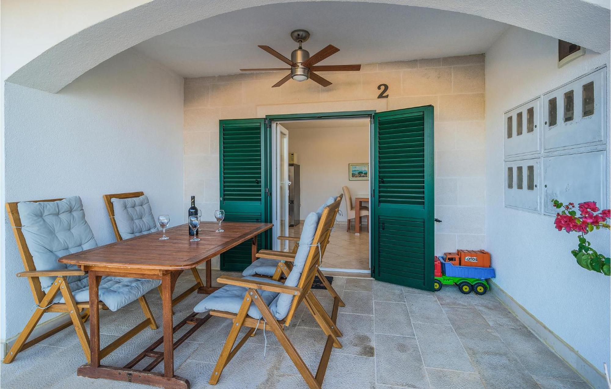 Nice Home In Postira With Outdoor Swimming Pool מראה חיצוני תמונה
