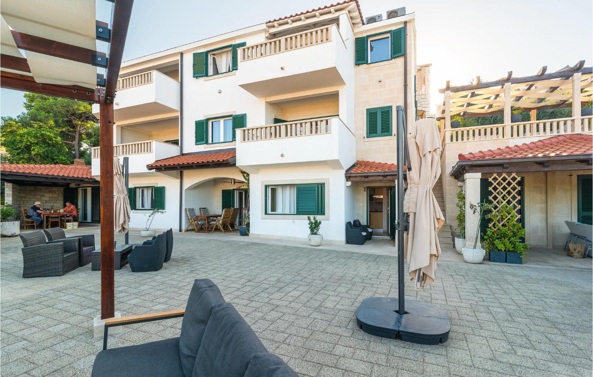 Nice Home In Postira With Outdoor Swimming Pool מראה חיצוני תמונה