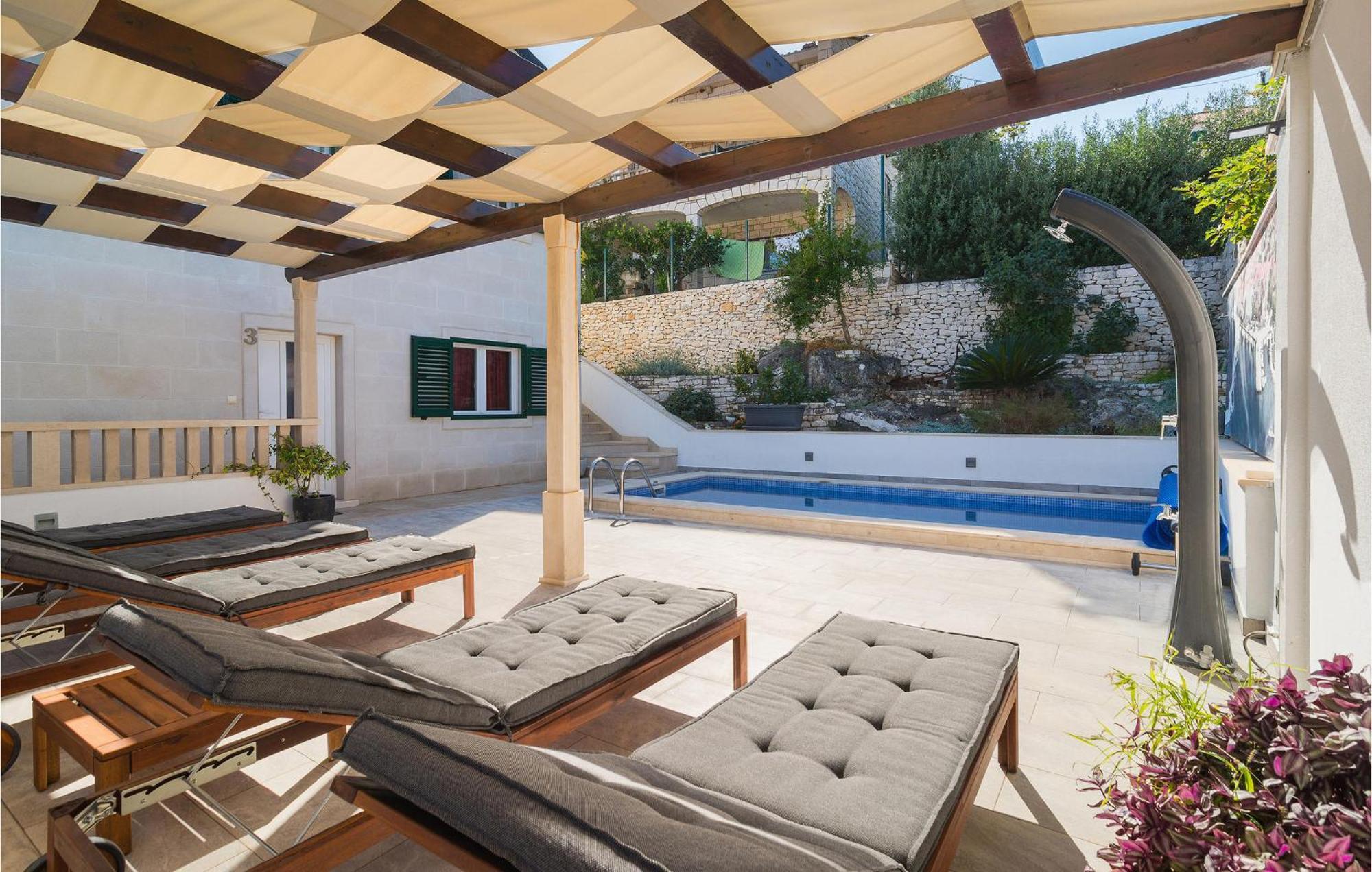 Nice Home In Postira With Outdoor Swimming Pool מראה חיצוני תמונה