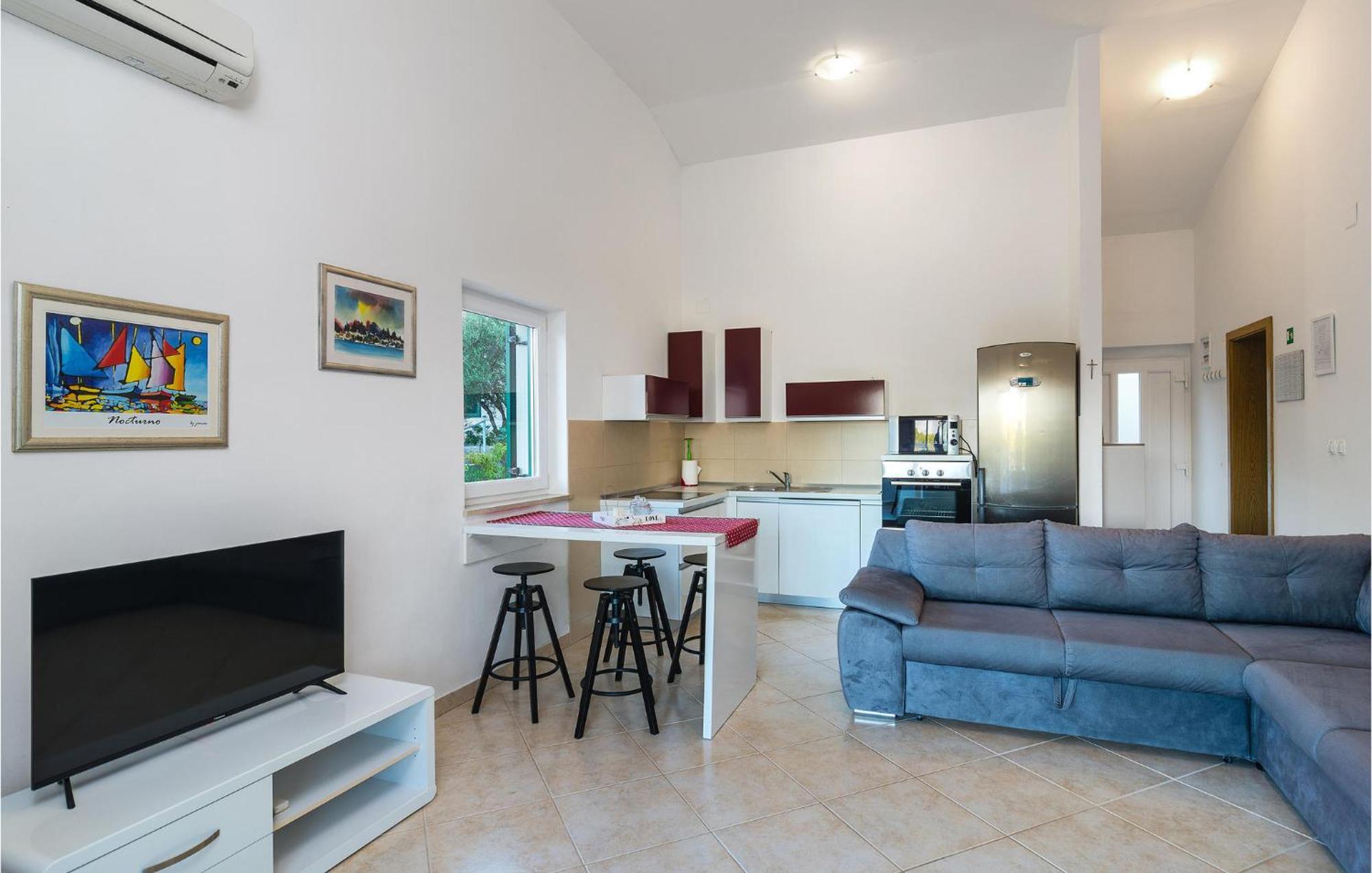 Nice Home In Postira With Outdoor Swimming Pool מראה חיצוני תמונה